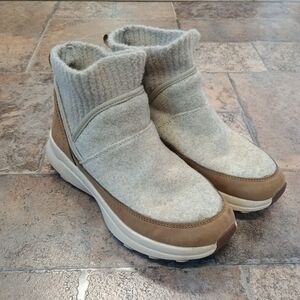 Merrell Cloud Renew Bluff Boots Size 7